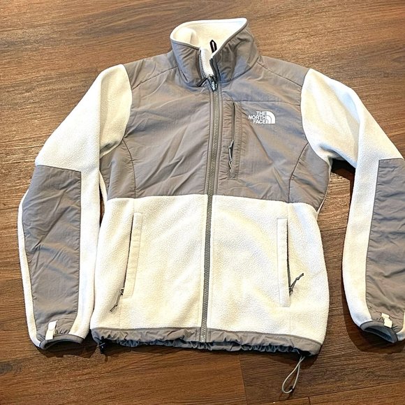 The North Face Jackets & Blazers - 🌟🌟The North Face Denali Polartec Women’s Jacket Gray White SIZE XS🌟🌟